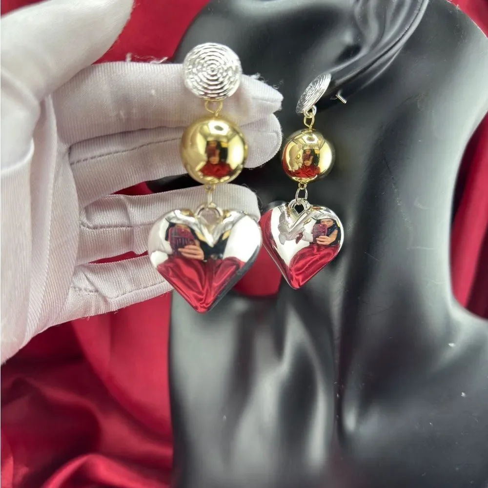Lustrous Love: Sculptural Mixed-Metal Heart Statement Earrings Antropologie - Picture 10 of 10